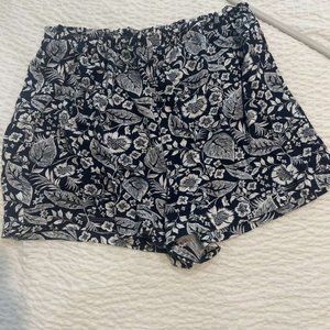H&M blue and white floral shorts